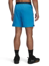 Short deportivo Under Armour Vanish Woven de hombre, color celeste con calza interior negra y logo estampado en la pierna izquierda.