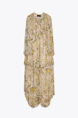 Vestido largo de viscosa con estampado floral, escote en pico, manga tipo capa con aberturas y bajo asimétrico.