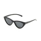 Lentes de sol MDQ modelo Lawas, con montura negra de acetato y lentes grises con forma de ojo de gato.