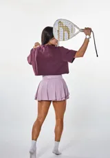 Minifalda deportiva plisada color lila con cintura elástica con logo 'bk.'.