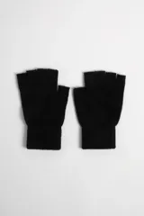 Par de guantes negros de punto sin dedos.