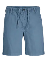 Short chino de lino color celeste, de corte relajado, cintura media y ajuste cómodo. Cuenta con cintura elástica con cordón ajustable, bolsillos frontales y traseros funcionales.