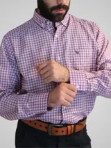 Camisa tradicional de hombre, de corte clásico en diseño de cuadros, confeccionada en 100% algodón.