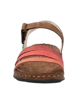 Sandalia de cuero color marrón con tiras en degradé de rojo a naranja y ajuste con velcro en el tobillo. Suela de goma.