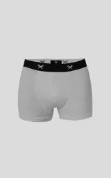 Pack de dos calzoncillos tipo boxer de color gris, confeccionados en tejido de bambú. Presentan una cintura elástica de color negro con diseño de logos en contraste.