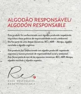 Remera básica celeste con escote en V, manga corta y bolsillo pequeño en el pecho.