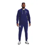 Campera Under Armour Rival Terry, color gris jaspeado, con cierre frontal completo, capucha con cordones ajustables y logo estampado en el pecho.