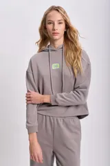 Canguro gris oscuro con efecto lavado y estampado de Stitch.