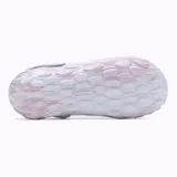 Sandalia Merrell Hydro Moc color rosa y blanco marmolado, con orificios y correa trasera blanca con logo de la marca.