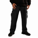 Pantalón cargo de jean negro, corte recto y bolsillos laterales con solapa.