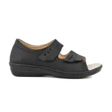 Sandalias color beige con plataforma baja, tiras con recortes triangulares y ajuste con velcro.
