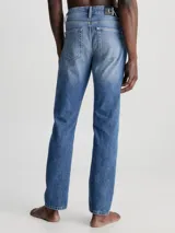 Jeans de denim rígido de algodón, color azul medio vintage, de corte recto y tiro medio.
