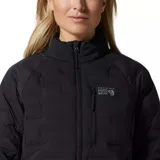 Campera color borgoña con cierre frontal, bolsillos laterales con cierre y logo de la marca en el pecho.