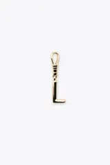 Dije dorado en forma de la letra A, con mosquetón para colgar en carteras o pulseras.