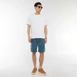 Camiseta blanca de manga corta con cuello redondo y textura jacquard.