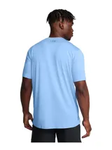 Remera deportiva verde militar de manga corta, con logo de Under Armour estampado en el pecho.