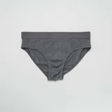 Pack de tres slips grises lisos con cintura elástica.