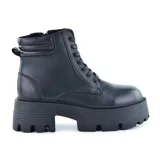 Bota de caña media color negro, con cordones y cierre lateral. Tiene plataforma con suela track.