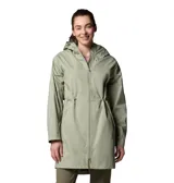 Campera cortaviento color verde claro, con capucha ajustable, cierre frontal con cremallera bidireccional, cintura ajustable con cordón, bolsillos con cremallera y puños ajustables.