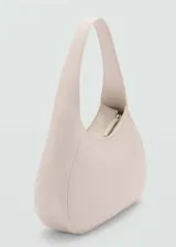 Bolso tipo hobo de cuero sintético negro con asa corta al hombro y cierre de cremallera.