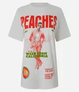 Remera color crudo de algodón con estampado frontal de Justin Bieber y la palabra "Peaches" en rojo.