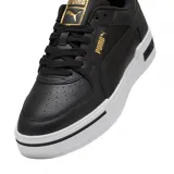 Championes urbanos Puma CA Pro Classic II, color negro con detalles dorados y suela blanca con línea negra.