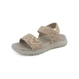 Sandalias de mujer color beige con plataforma baja y tiras anchas de tejido elástico.