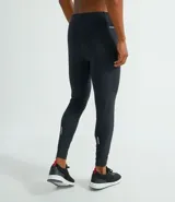 Calza deportiva de compresión negra, confeccionada en microfibra.