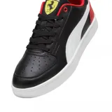 Championes Puma Ferrari Caven 2.0 de cuero sintético blanco con detalles en negro y rojo.