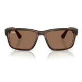Lentes de sol Ray-Ban con montura rectangular color marrón carey y lentes marrones.