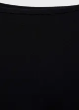 Top bandeau negro de tejido de punto fino con corte peplum. Diseño sin mangas y hombros descubiertos, ideal para eventos y fiestas.