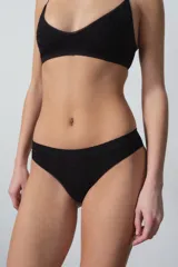 Bombacha vedetina negra de encaje.