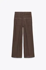 Pantalón de jean marrón de tiro alto, corte wide leg y relaxed fit.