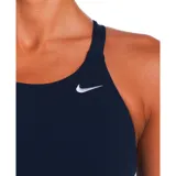 Malla enteriza de natación Nike Fastback, color azul marino con logo blanco en el pecho.