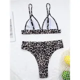 Conjunto de bikini animal print con corpiño triangular con almohadillas removibles y breteles regulables, y bombacha semi vedetina.