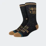 Medias Stance de caña media color negro con detalles en dorado y azul. Presentan el escudo del Futbol Club Barcelona y la inscripción "Més que un club".