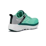 Championes deportivos Diadora modelo Bresh, color verde menta con detalles en gris y verde oscuro. Presentan una capellada de malla transpirable, logo de Diadora en la lengüeta y un diseño con líneas blancas en el lateral. Tienen una suela gruesa de espuma blanca.