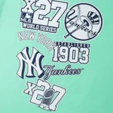 Remera verde agua con el logo de la MLB y el logo de los New York Yankees estampado en el frente.