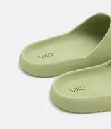 Ojotas tipo slide color verde claro, sin estampado.