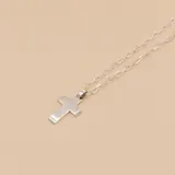 Conjunto de cadena de eslabones plateada con dije de cruz lisa en plata 925.