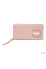 Billetera con cierre de cremallera color rosa claro con diseño de labios grabados y logo de la marca en el frente.