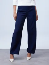 Pantalón negro de pierna ancha, marca Zac & Rachel. Pretina ancha con aplique de botones y bolsillos simulados con tachas.