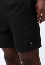 Short deportivo azul con cintura elástica y logo bordado en la pierna.