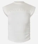 Blusa color crema con cuello redondo y mangas cortas. Presenta un recorte texturizado en el busto y está confeccionada en algodón.