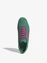 Zapatillas Adidas SL 72 OG, color verde con detalles en fucsia y suela color caramelo. Inspiradas en el modelo original de 1972, con exterior de piel suave y capas de gamuza.