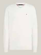Sweater Tommy Hilfiger color blanco hueso, de algodón y poliéster, con cuello en V y logo bordado en el pecho.