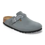 Zueco Birkenstock Boston de cuero gamuzado color gris basalto con correa ajustable con hebilla metálica.