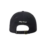 Gorra negra de algodón con visera curva y logo de flor bordado en blanco.