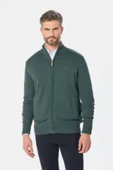 Campera tejida de algodón color azul con cierre frontal y cuello alto.