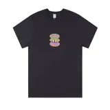 Remera negra de manga corta con estampado frontal de tres óvalos con la palabra 'Rivvia' en colores verde, violeta y naranja.